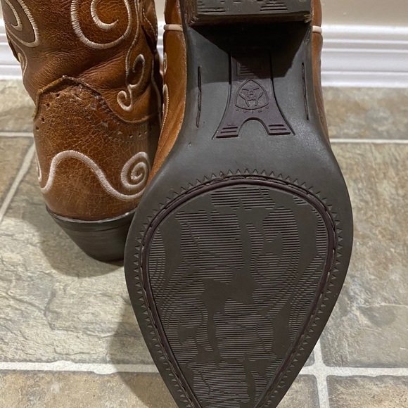 Ladies ariat boots 🌻 - Picture 4 of 4